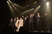 八代亜紀とバンドメンバー。（撮影：三浦憲治）