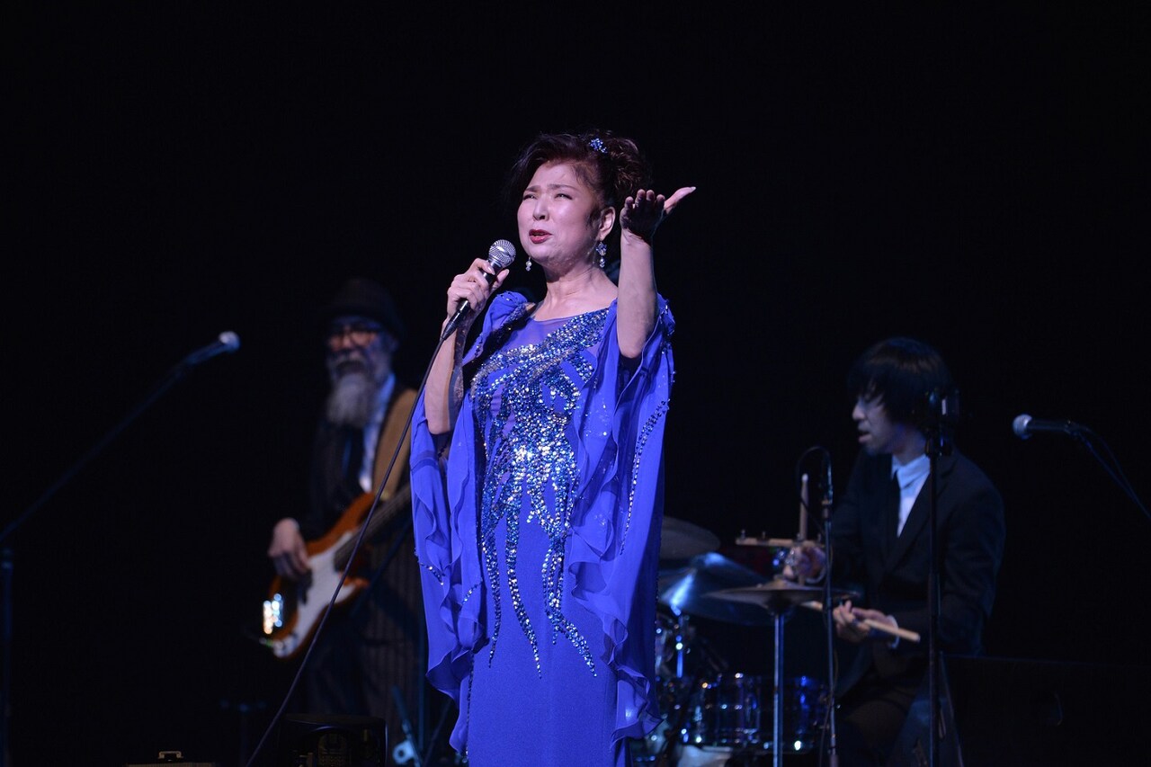 熊本地震から1年、八代亜紀が念願の故郷ブルースライブ開催