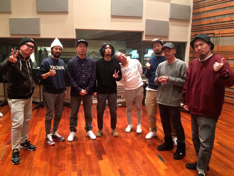 スペアザとrip Slymeが9人10脚 始まりはq 9 Cue Mv公開 音楽ナタリー
