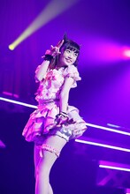元NMB48の渡辺美優紀のソロナンバー「わるきー」を披露する中井りか。(c)AKS