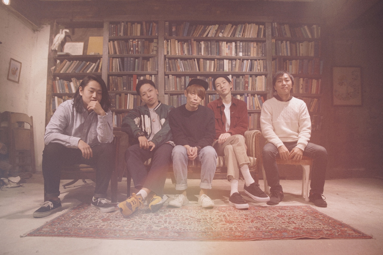 Castaway、OtusのMakimuraと熱演繰り広げる「Over And Over Again」MV