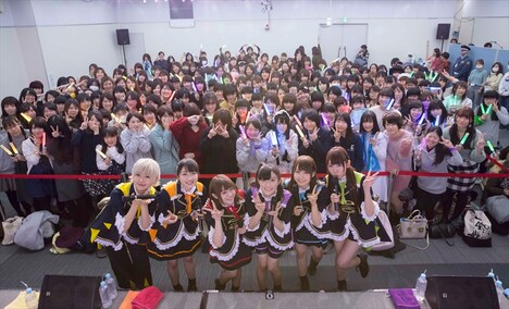 i☆Ris 14thシングル「Shining Star」リリースイベント第2部の集合写真。(Photo by KOSUKE USHIZIMA)