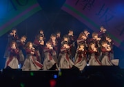 欅坂46「『二人セゾン』発売記念全国握手会」内ライブの様子。