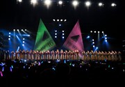 欅坂46「『二人セゾン』発売記念全国握手会」内ライブの様子。