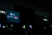 欅坂46「『二人セゾン』発売記念全国握手会」内ライブの様子。