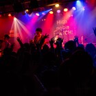 テスラは泣かない。ベース吉牟田、11年かけて大学医学部を卒業