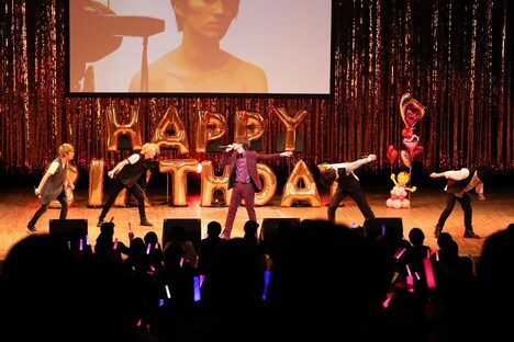 「Pa Pa Pa パンティー！」を披露するDISH//。（撮影：西谷圭司）