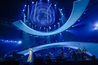 絢香「絢香 10th Anniversary SUPER BEST TOUR」の様子。