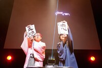 書き初めに挑むONIGAWARA。（Photo by nishinaga "saicho" isao）