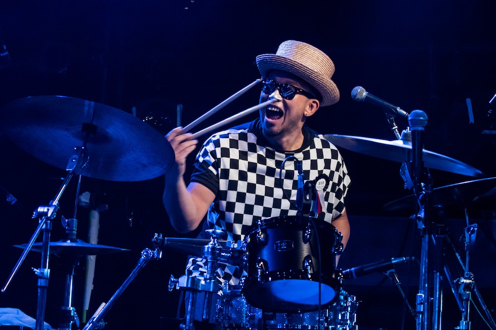 H ZETT KOU（Dr）（Photo by Yuta Ito）