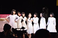 グレイシー一族さながらにトレイン状態で入場するアイドルネッサンス。