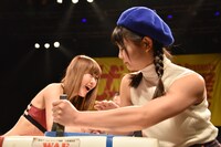 大会前から優勝候補に挙げられていたハコムス我妻桃実（右）はエレクトリックリボンerica（左）に一切の抵抗を許さず完勝。