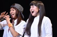 リリカルネッサンスのami（左）と新井乃亜（右）。