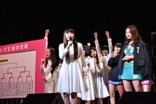 森咲樹（右端）の応援団として登場したアイドルネッサンス。