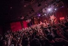 「ヤバイTシャツ屋さん "We love Tank-top" TOUR 2016-2017」大阪・Shangri-La公演の様子。