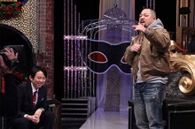 左から有吉弘行、UZI。 (c)日本テレビ