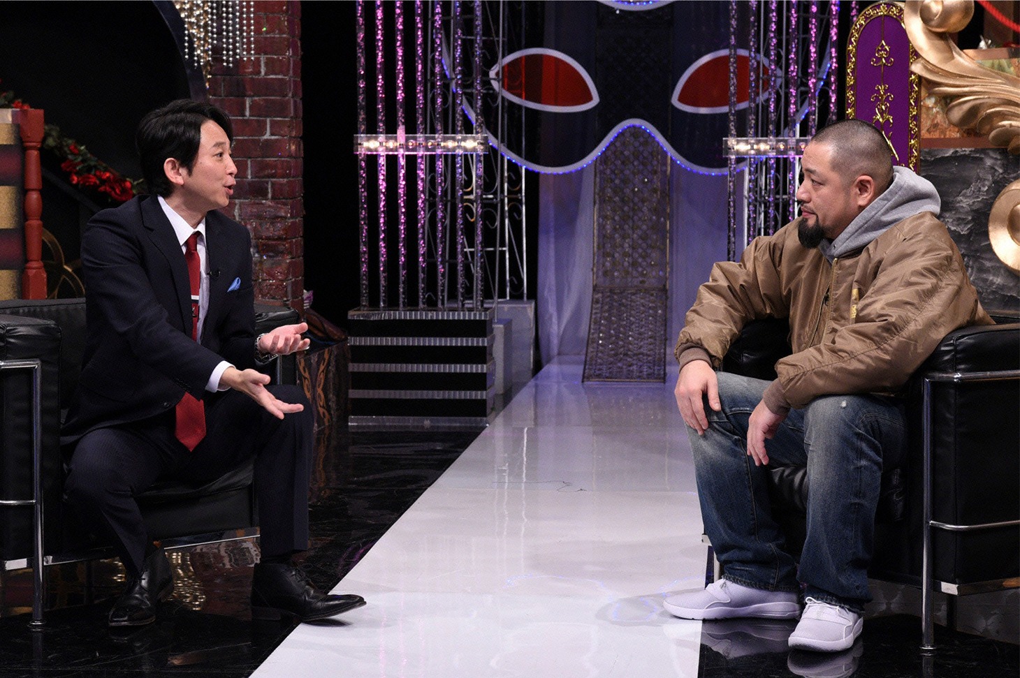 左から有吉弘行、UZI。 (c)日本テレビ