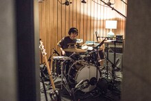 アメリカ・ニューヨークで行われたDYGLのレコーディングの様子。