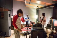 アメリカ・ニューヨークで行われたDYGLのレコーディングの様子。