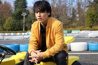 「次ナルTV-G」MCのユースケ（超特急）。(c)フジテレビ