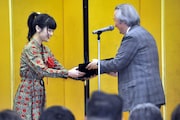 吉澤嘉代子(左)