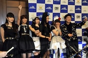 BAND-MAIDと美川憲一。