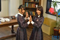 左から堀未央奈、北野日奈子。