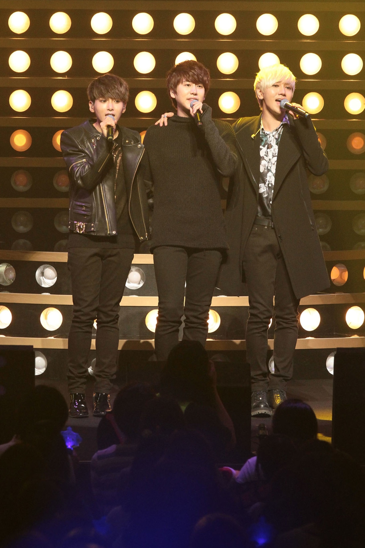 「SUPER JUNIOR-K.R.Y. SPECIAL WINTER CONCERT 2012」の様子。(c)フジテレビ