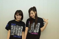 左から咲良菜緒（チームしゃちほこ）、大黒柚姫（チームしゃちほこ）。