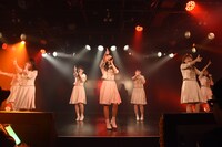 転校少女歌撃団の新メンバーお披露目ライブの様子。