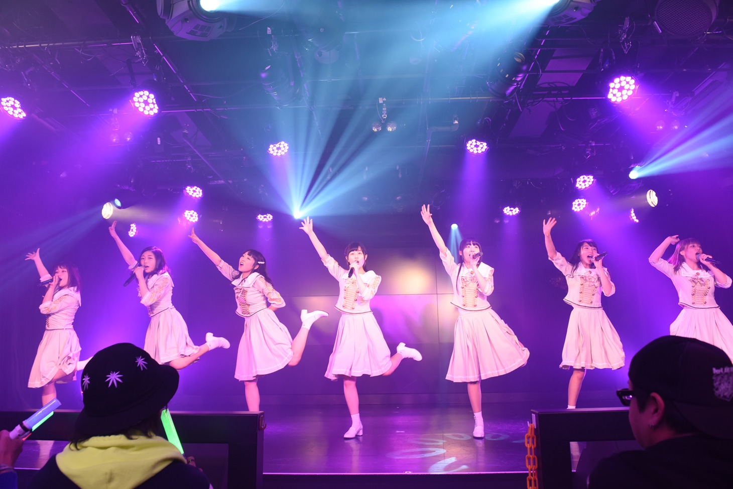 転校少女歌撃団の新メンバーお披露目ライブの様子。