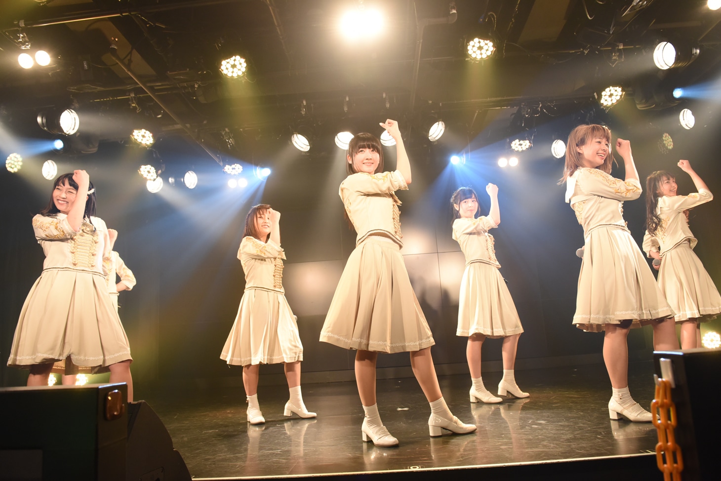 転校少女歌撃団の新メンバーお披露目ライブの様子。