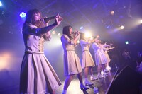 転校少女歌撃団の新メンバーお披露目ライブの様子。