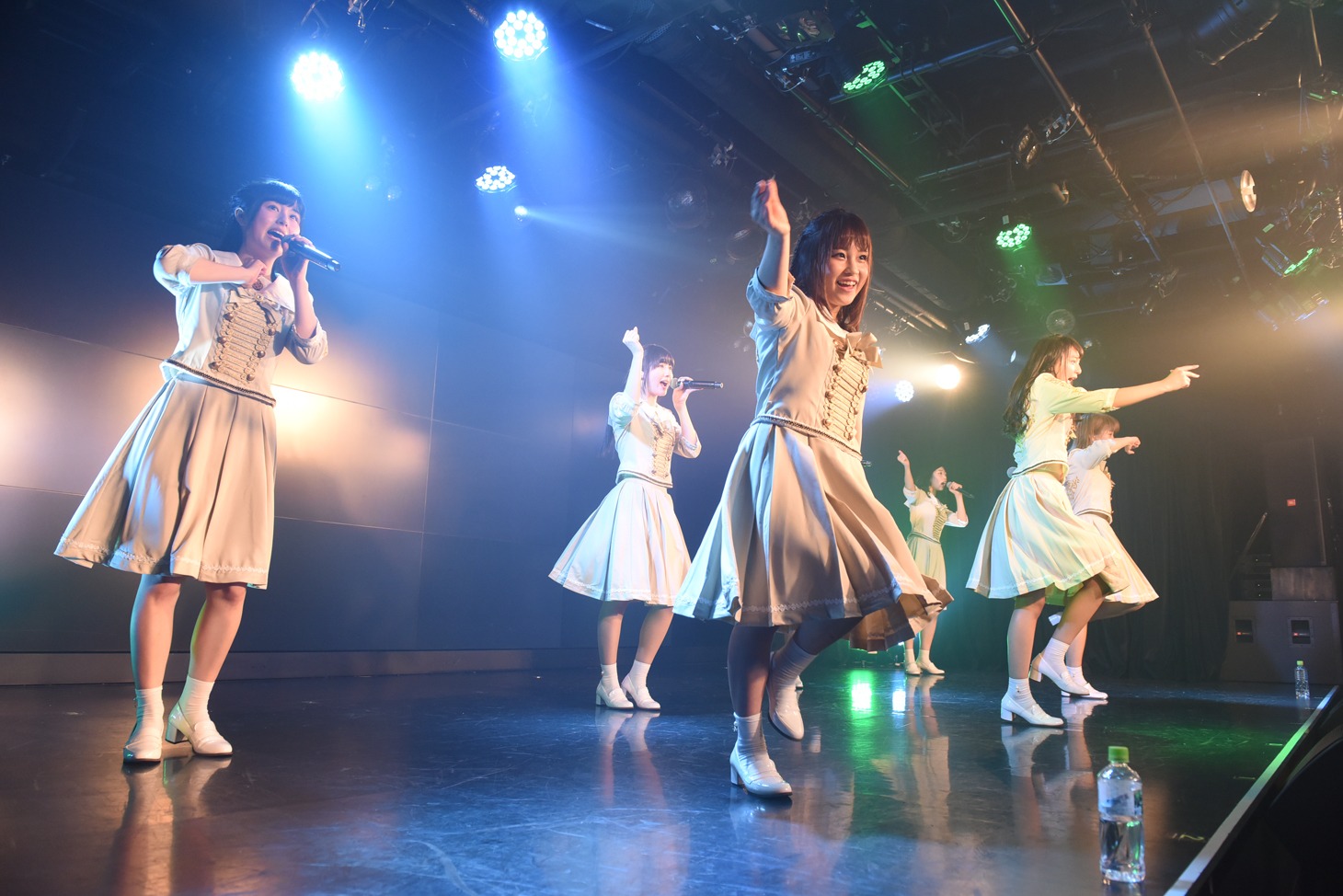 転校少女歌撃団の新メンバーお披露目ライブの様子。