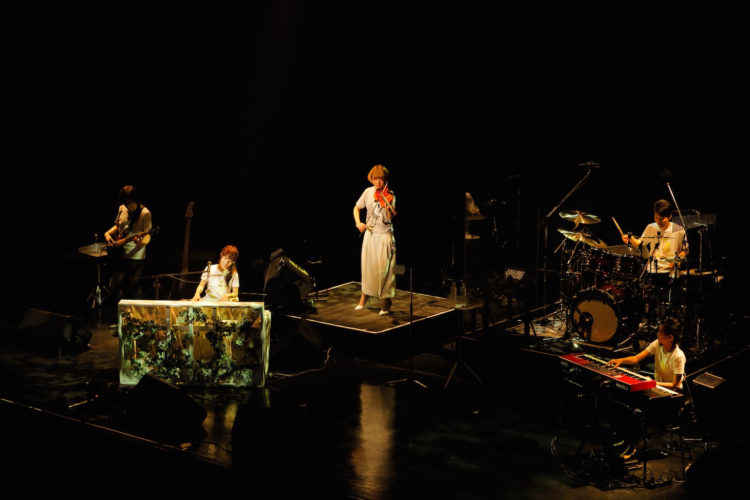 藤田麻衣子「藤田麻衣子 BEST ALBUM TOUR ～10th Anniversary～」東京・Zepp Tokyo公演の様子。（撮影：宮家和也）