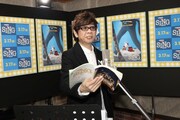 アフレコに挑む山寺宏一。