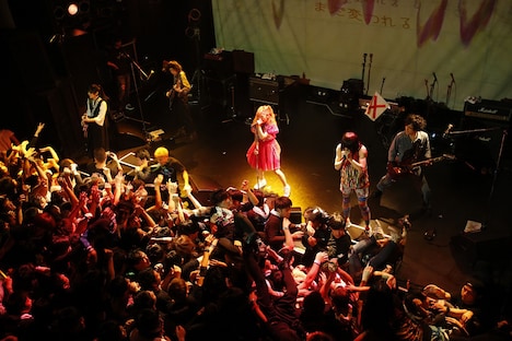 魔法少女になり隊「ワンマンツアー2017 ～メロディア王国にさよならバイバイ ワタシはみんなと旅に出る～」TSUTAYA O-WEST公演の様子。