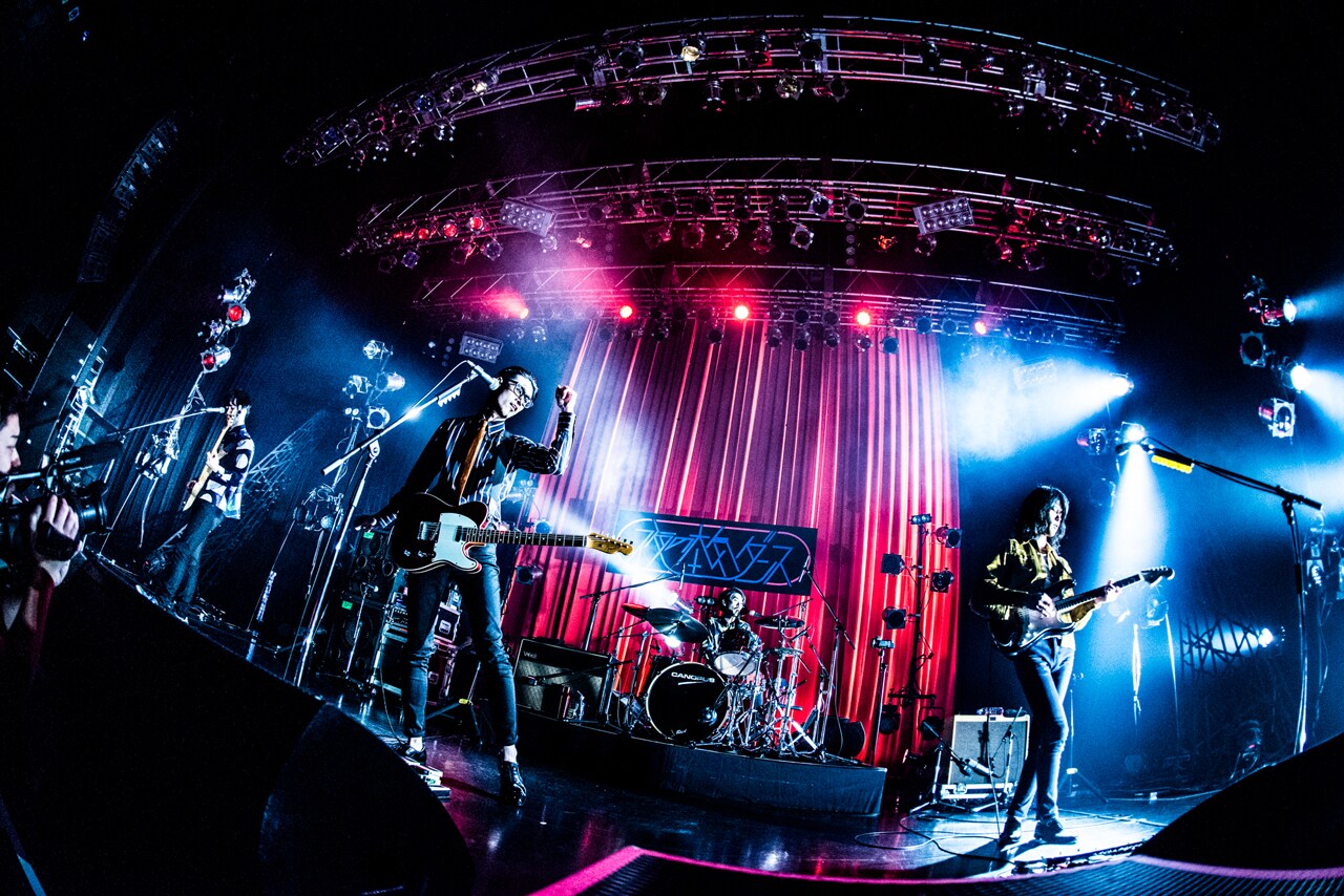 夜の本気ダンス、“ダンスタイム”で観客踊らせ続けた新体制初ツアー