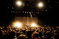 「CYNTIA LIVE TOUR 2017 ‐Urban Night‐」東京・WWW X公演の様子。（撮影：木場ヨシヒト）