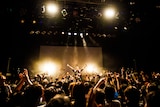 「CYNTIA LIVE TOUR 2017 ‐Urban Night‐」東京・WWW X公演の様子。(撮影:木場ヨシヒト)