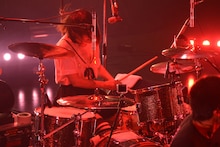 みさこ（Dr）（撮影：沼田学）