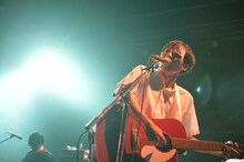 の子（Vo, G）（撮影：佐藤哲郎）