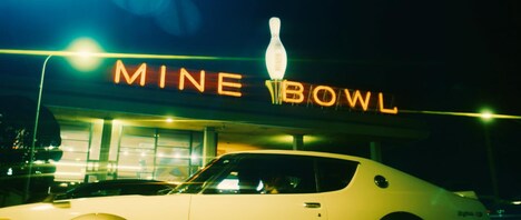 パスピエ「スーパーカー」ミュージックビデオのワンシーン。