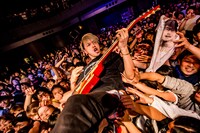 YUICHI（Vo, G）（Photo by TAKASHI KONUMA）