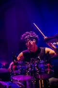 SHUN(Dr)(Photo by TAKASHI KONUMA)