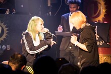 あっこゴリラとMC MIRI。