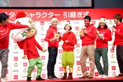 「ベビースターラーメン」新キャラクターお披露目イベントの様子。