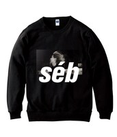 「世武蚤の市」で販売されるsebuhirokoデザインによるスウェット。