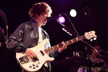 武井優心（Vo, B / Czecho No Republic）（撮影：高田真希子）