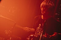 増子央人（Dr, Cho）（撮影：西槇太一）